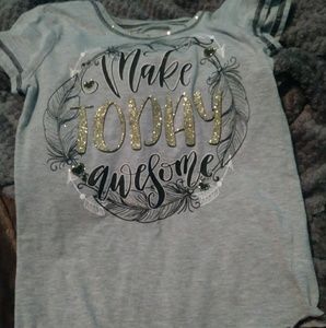 B eautees gray tee-shirt